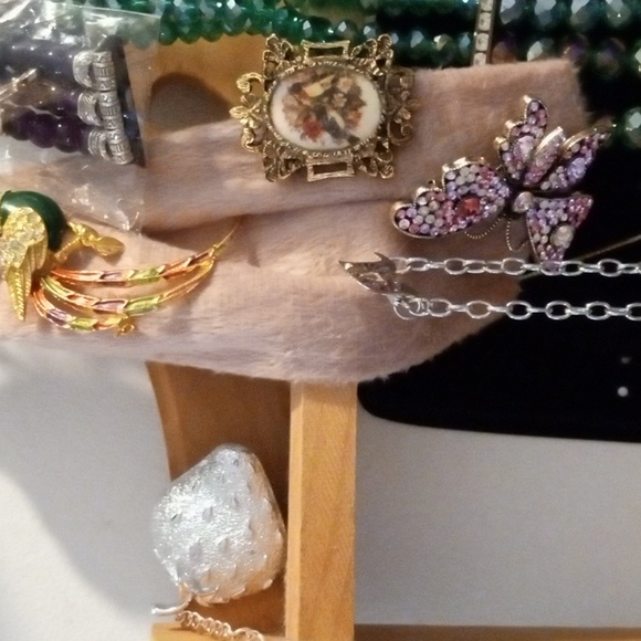 Jewlery - Picture 1 of 11